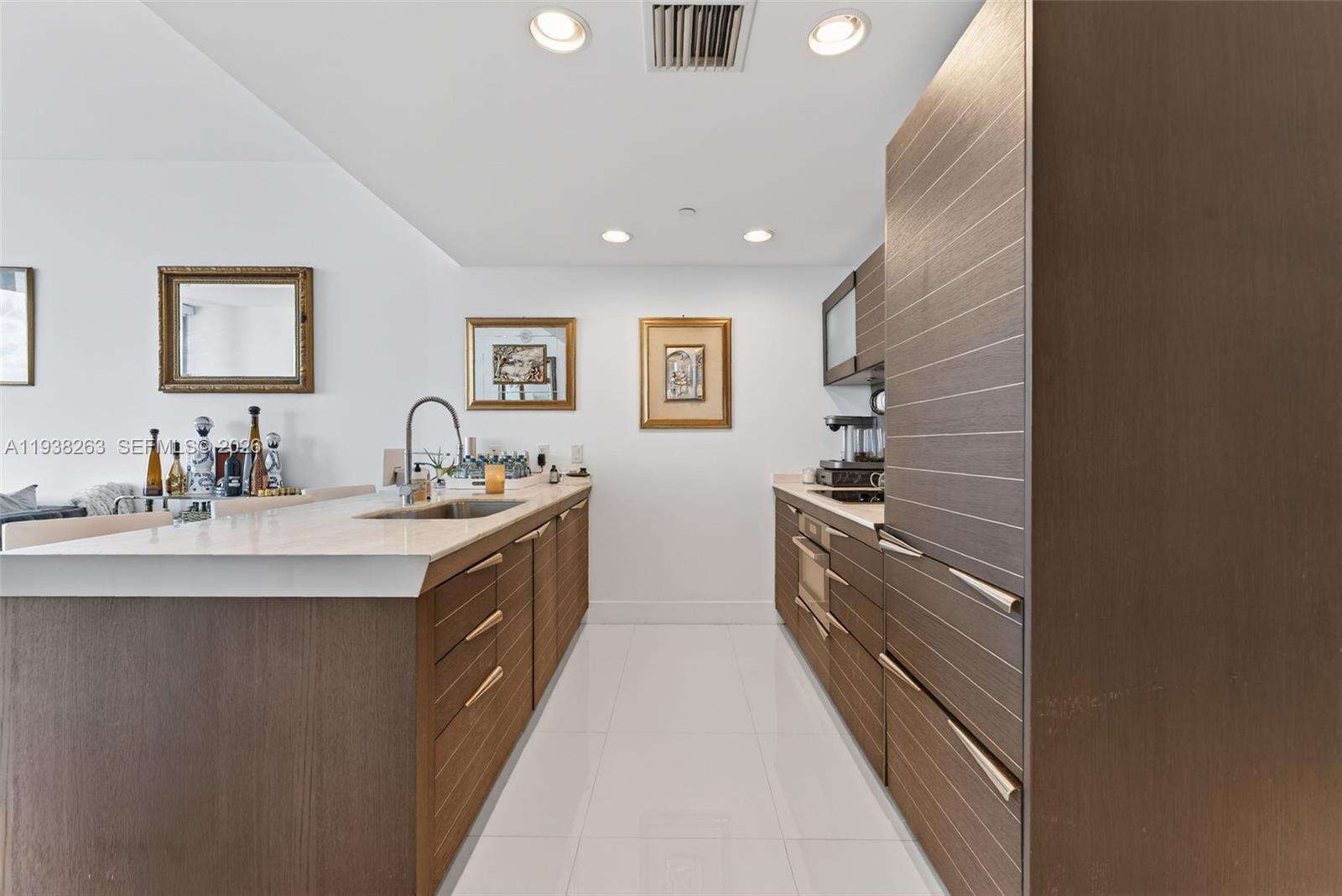 Epic Residences at 200 Biscayne Blvd Way, Miami, FL 33131 - For Sale photo 3