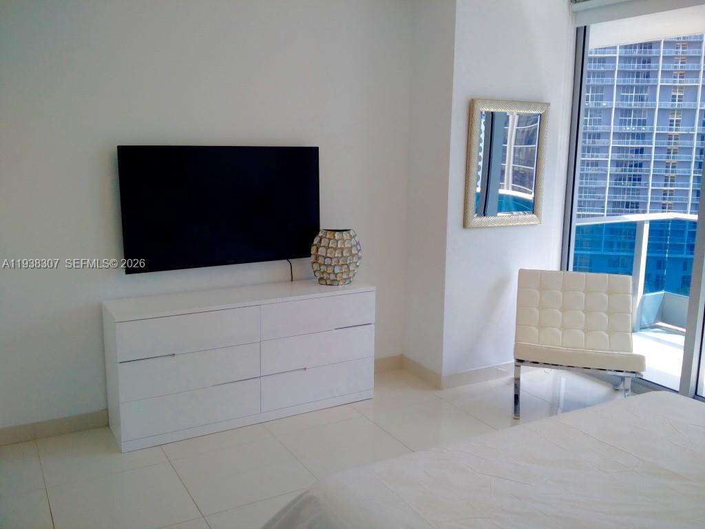 EPIC WEST - 200 Biscayne Blvd Way, Miami, FL 33131 | Picture 3