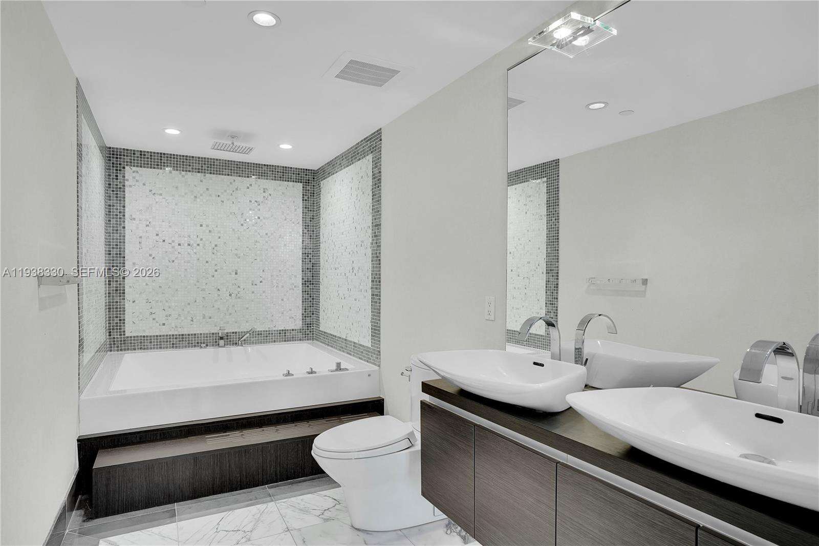 EPIC WEST - 200 Biscayne Blvd Way, Miami, FL 33131 | Picture 15