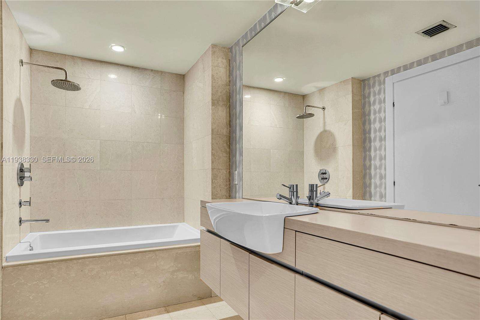 EPIC WEST - 200 Biscayne Blvd Way, Miami, FL 33131 | Picture 24