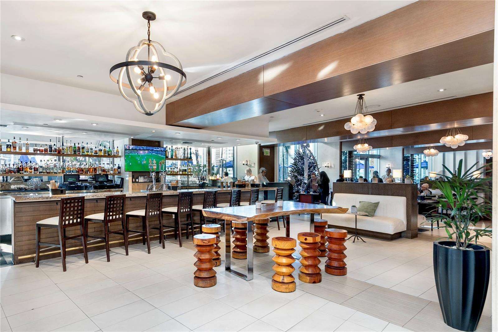 EPIC WEST - 200 Biscayne Blvd Way, Miami, FL 33131 | Picture 30