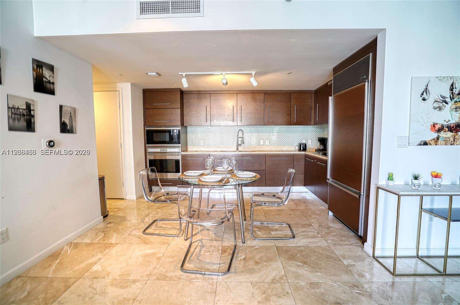 Icon Brickell 3 at 485 Brickell Ave, Miami, FL 33131 - For Sale photo 3