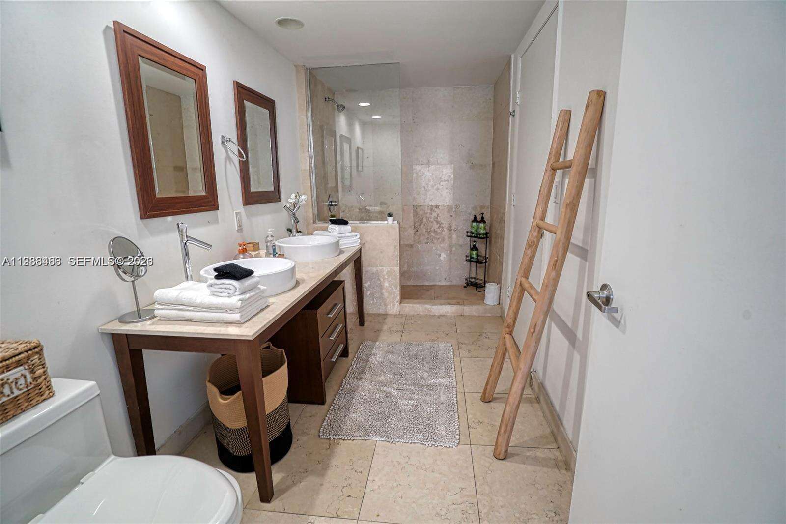 Icon Brickell 3 at 485 Brickell Ave, Miami, FL 33131 - For Sale photo 6