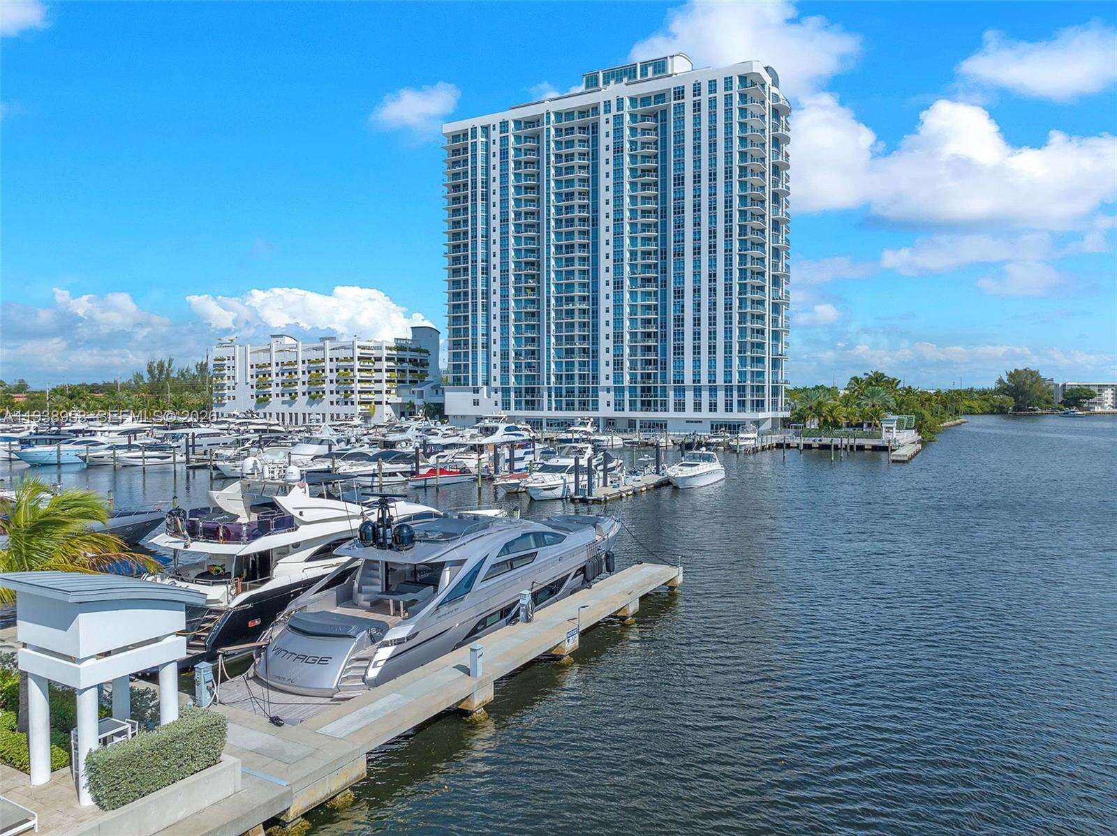 MARINA PALMS RESIDENCES SOUTH - 17111 Biscayne Blvd, North Miami Beach, FL 33160 | Picture 42