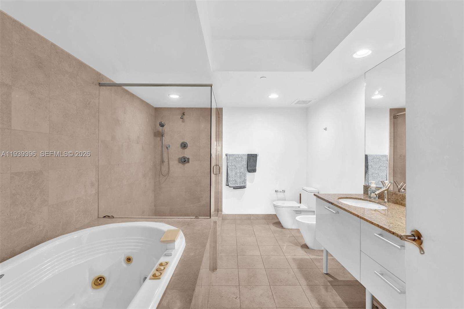 OCEAN FOUR - 17201 Collins Ave, Sunny Isles Beach, FL 33160 | Picture 35