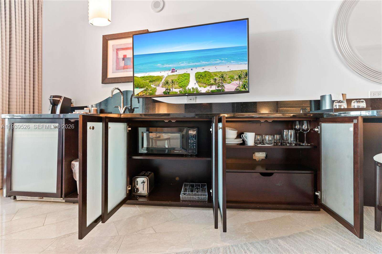 Fontainebleau 3 at 4391 Collins Ave, Miami Beach, FL 33140 - For Sale photo 14