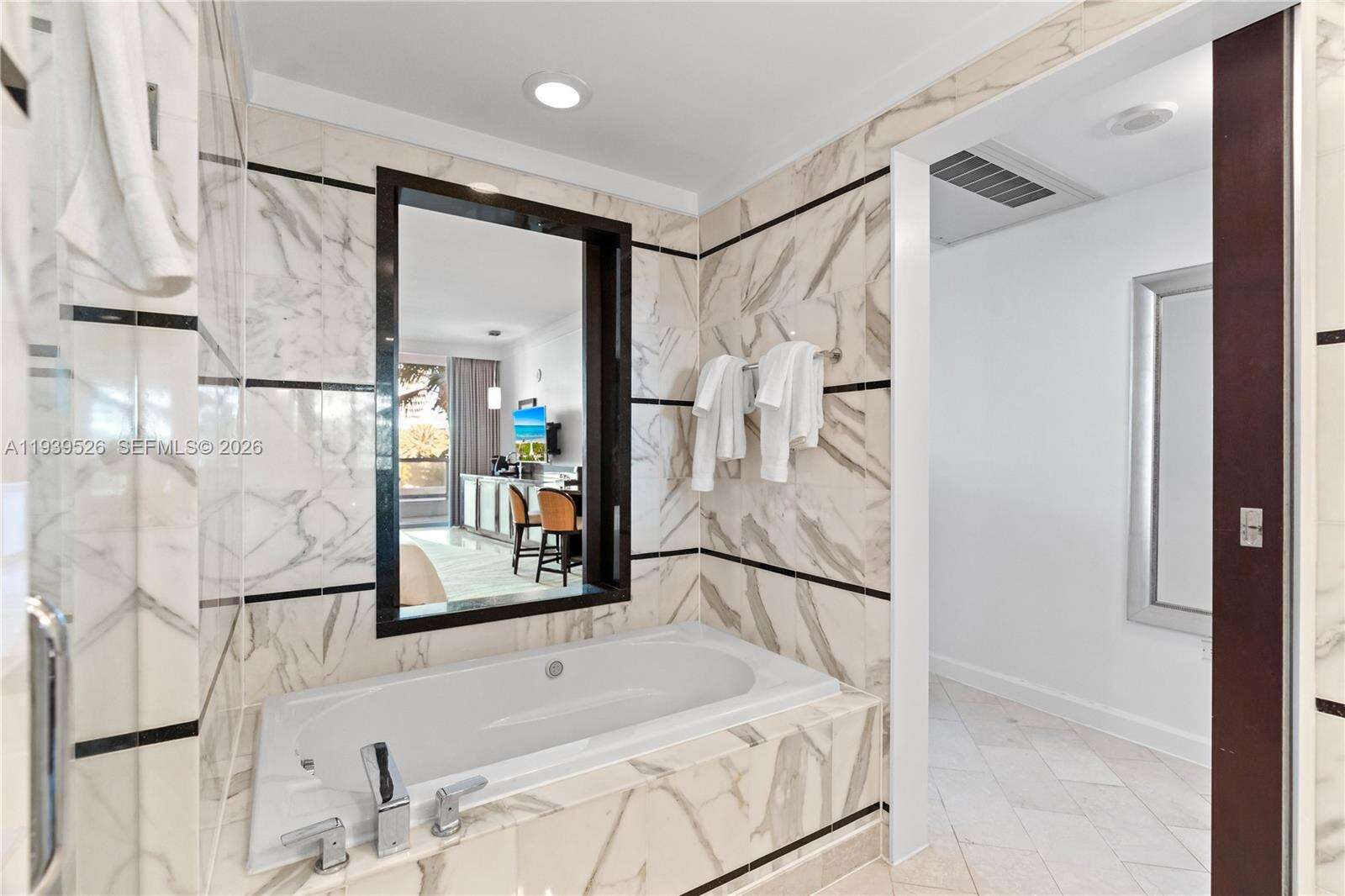 Fontainebleau 3 at 4391 Collins Ave, Miami Beach, FL 33140 - For Sale photo 17