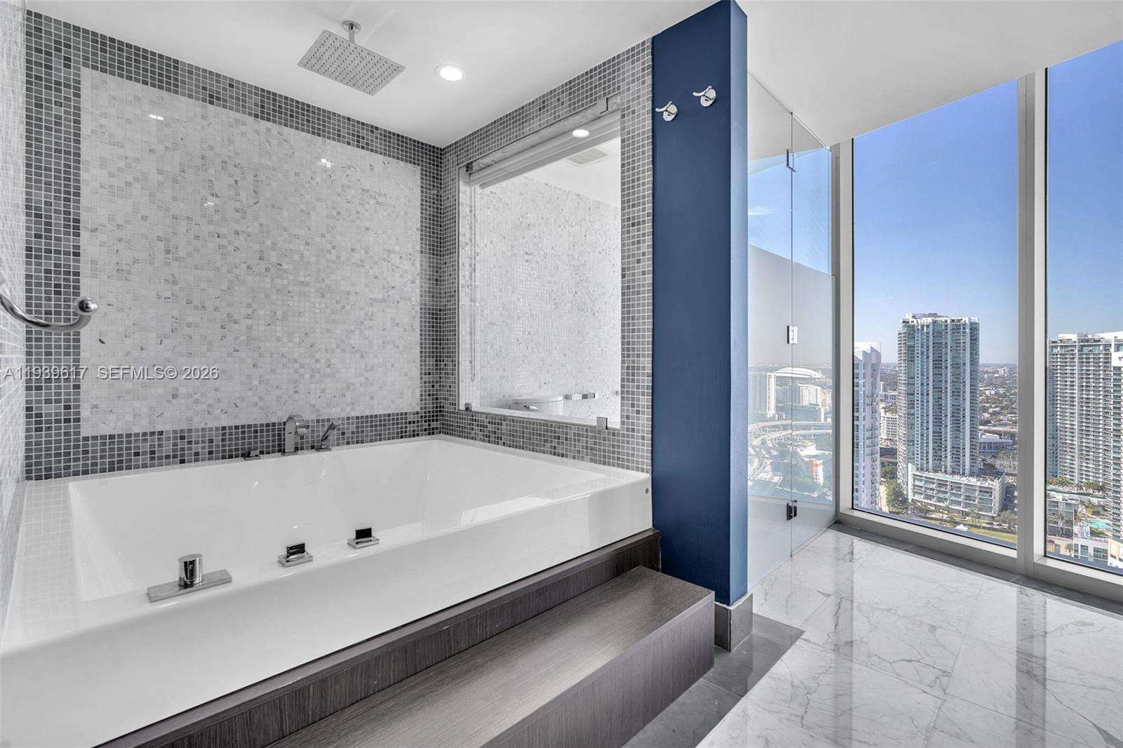 EPIC WEST - 200 Biscayne Blvd Way, Miami, FL 33131 | Picture 15