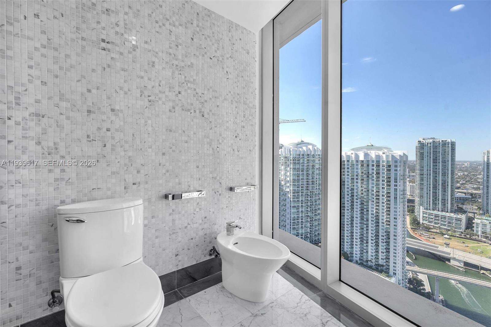 EPIC WEST - 200 Biscayne Blvd Way, Miami, FL 33131 | Picture 16