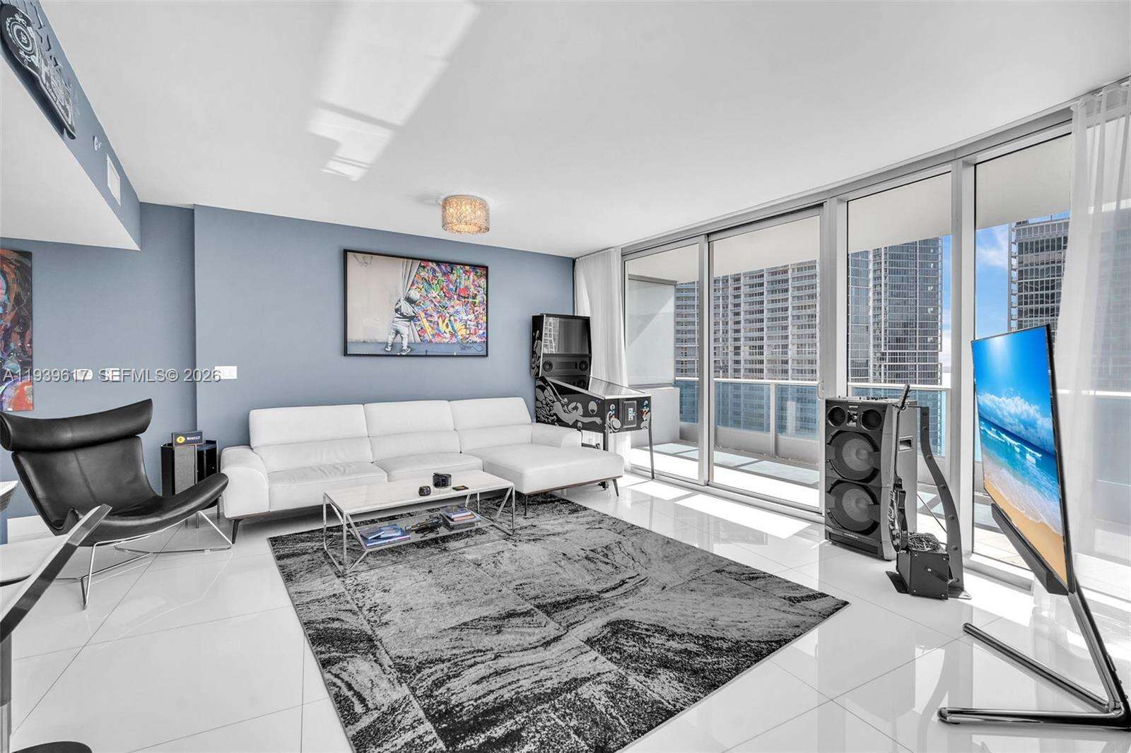 EPIC WEST - 200 Biscayne Blvd Way, Miami, FL 33131 | Picture 3