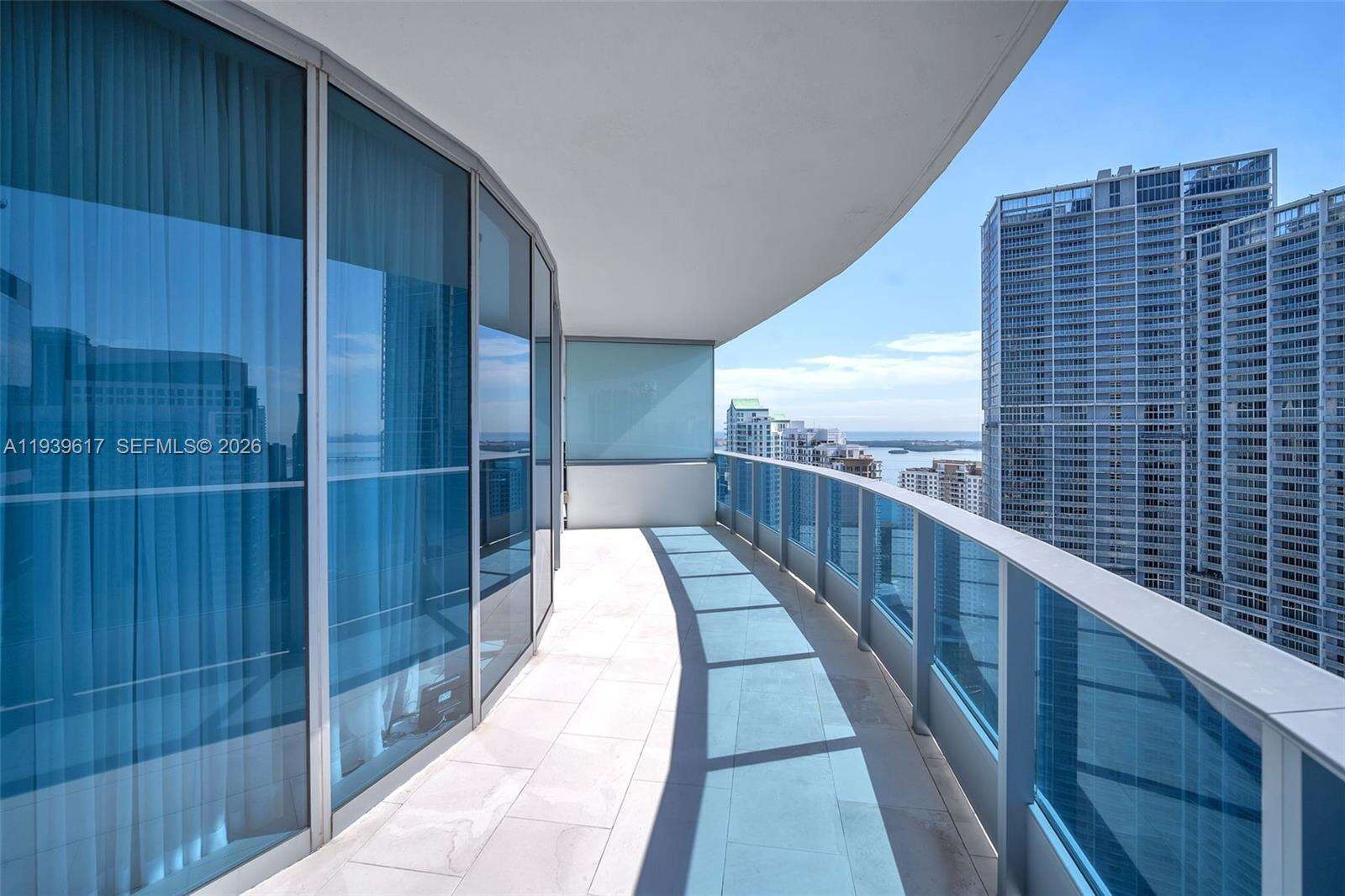 EPIC WEST - 200 Biscayne Blvd Way, Miami, FL 33131 | Picture 4