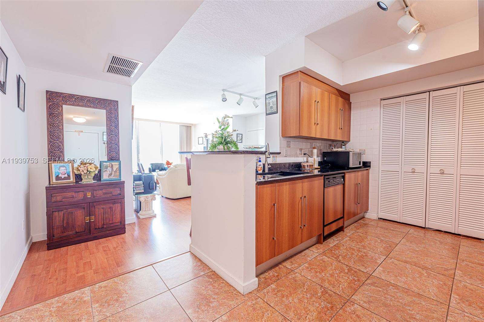 One Miami East at 335 Biscayne Blvd, Miami, FL 33131 - For Sale photo 27