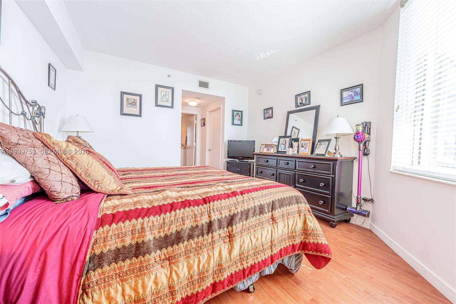One Miami East at 335 Biscayne Blvd, Miami, FL 33131 - For Sale photo 9