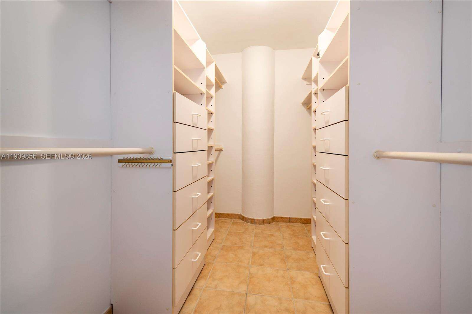 Sea Air Towers at 3725 Ocean Dr, Hollywood, FL 33019 - For Sale photo 14
