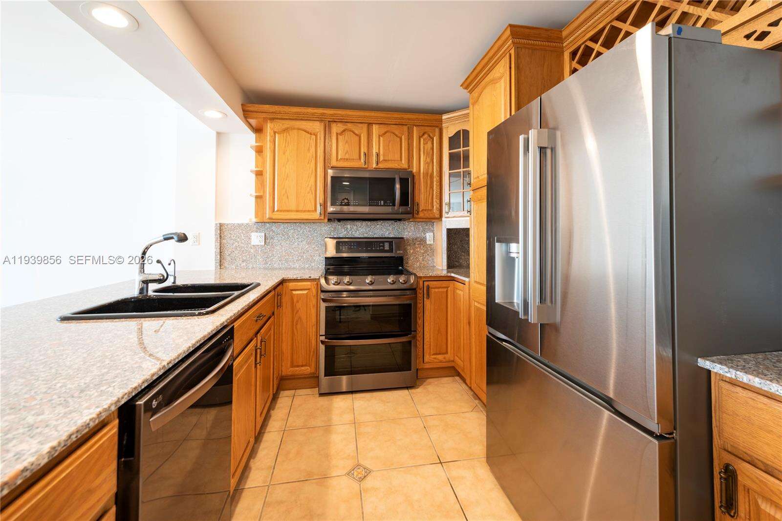 Sea Air Towers at 3725 Ocean Dr, Hollywood, FL 33019 - For Sale photo 5