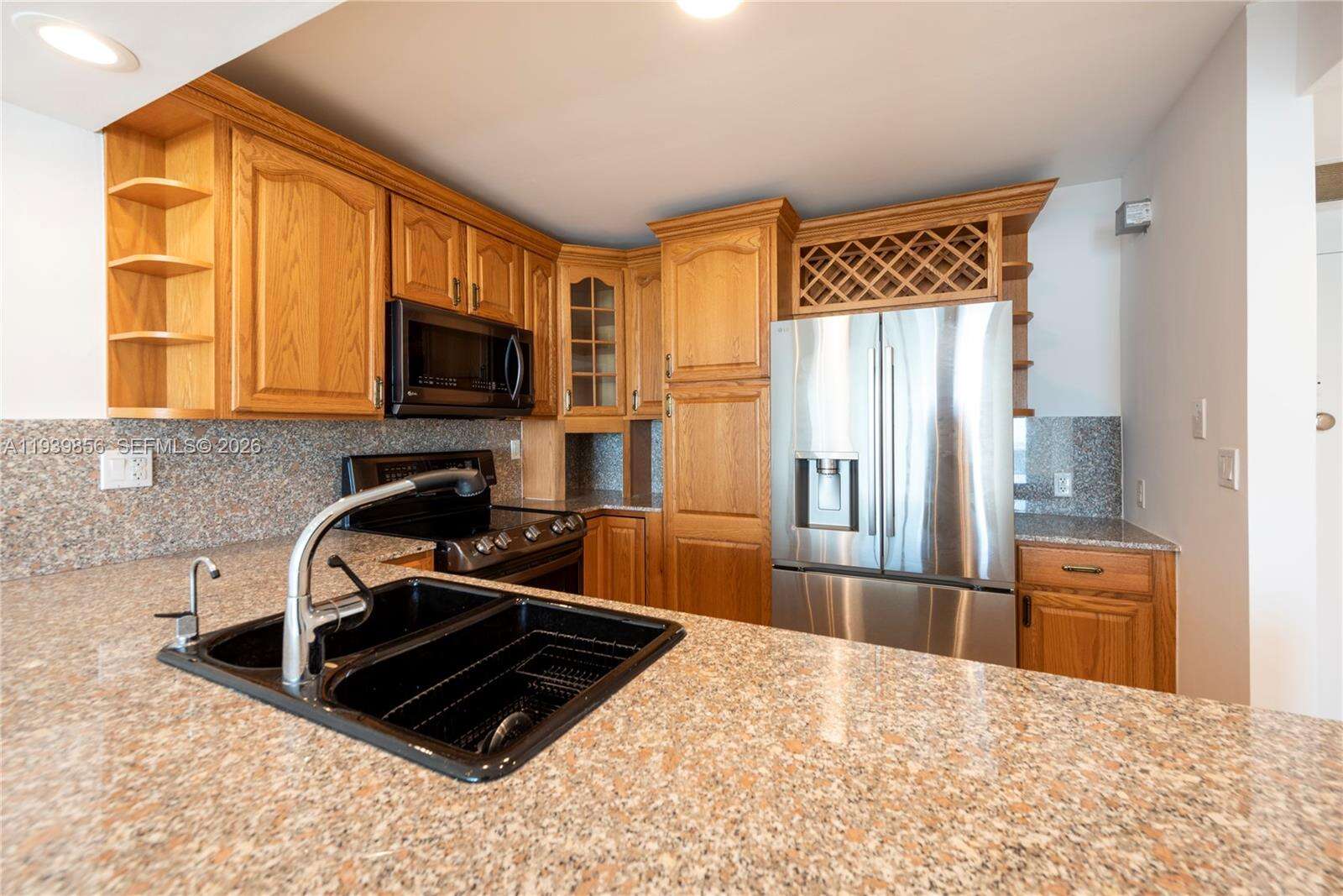 Sea Air Towers at 3725 Ocean Dr, Hollywood, FL 33019 - For Sale photo 6