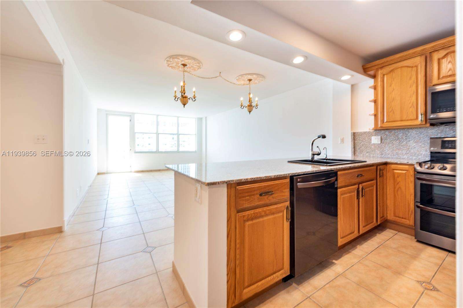 Sea Air Towers at 3725 Ocean Dr, Hollywood, FL 33019 - For Sale photo 8