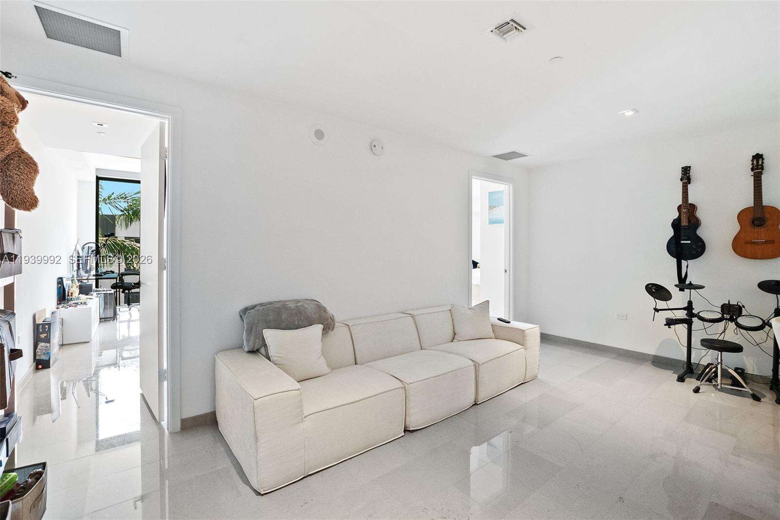 REACH - 68 6 St, Miami, FL 33131 | Picture 14