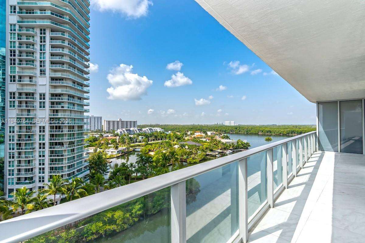 PARQUE TOWERS - 300 Sunny Isles Blvd, Sunny Isles Beach, FL 33160 | Picture 1