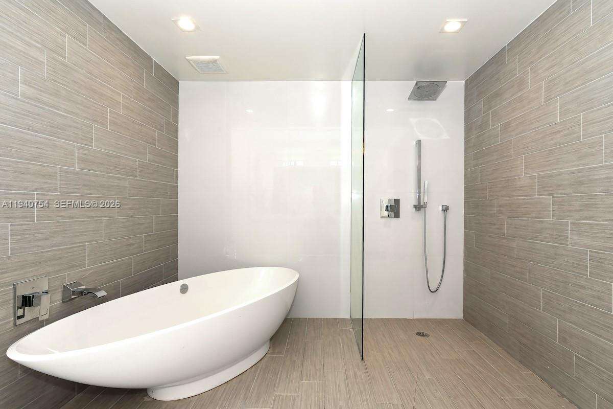 PARQUE TOWERS - 300 Sunny Isles Blvd, Sunny Isles Beach, FL 33160 | Picture 15