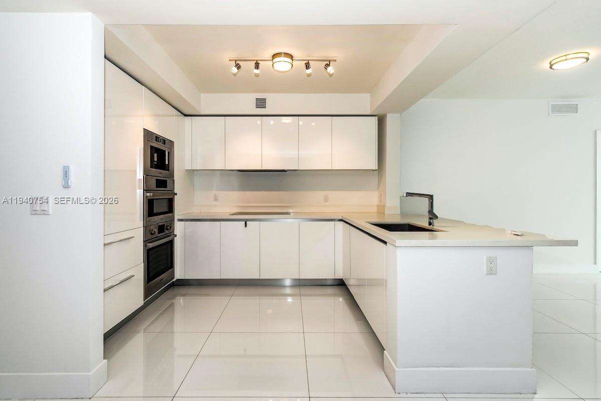 PARQUE TOWERS - 300 Sunny Isles Blvd, Sunny Isles Beach, FL 33160 | Picture 4