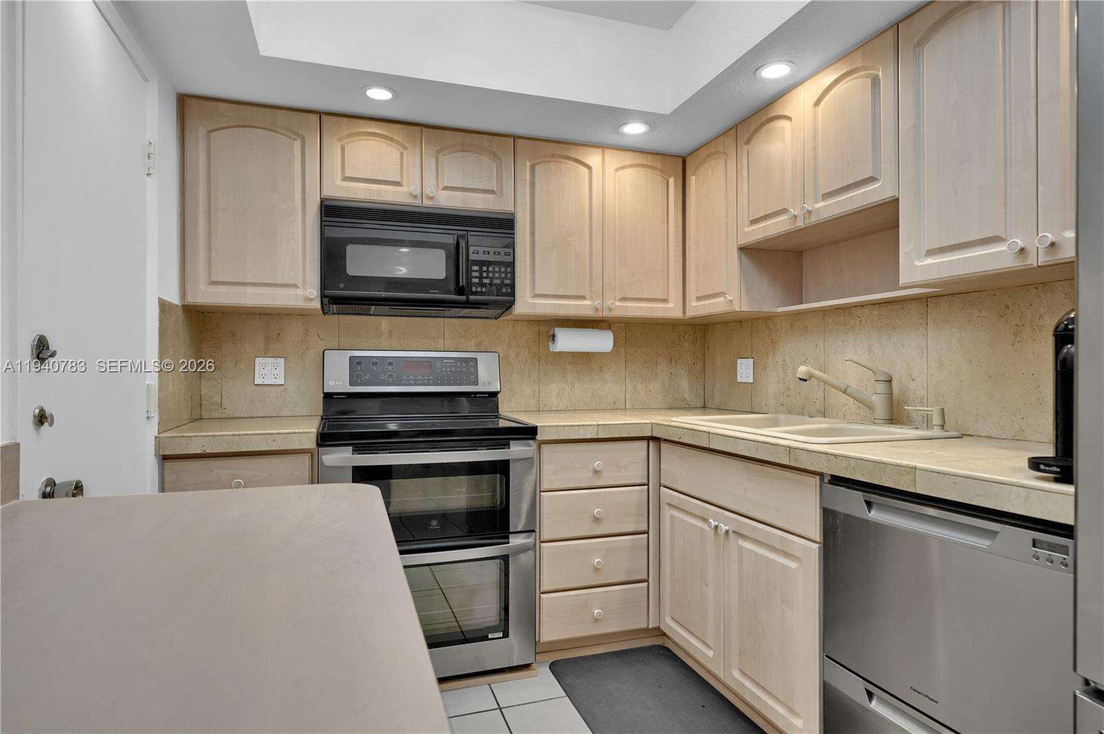The Carriage Club North at 5005 Collins Ave, Miami Beach, FL 33140 - For Sale photo 30