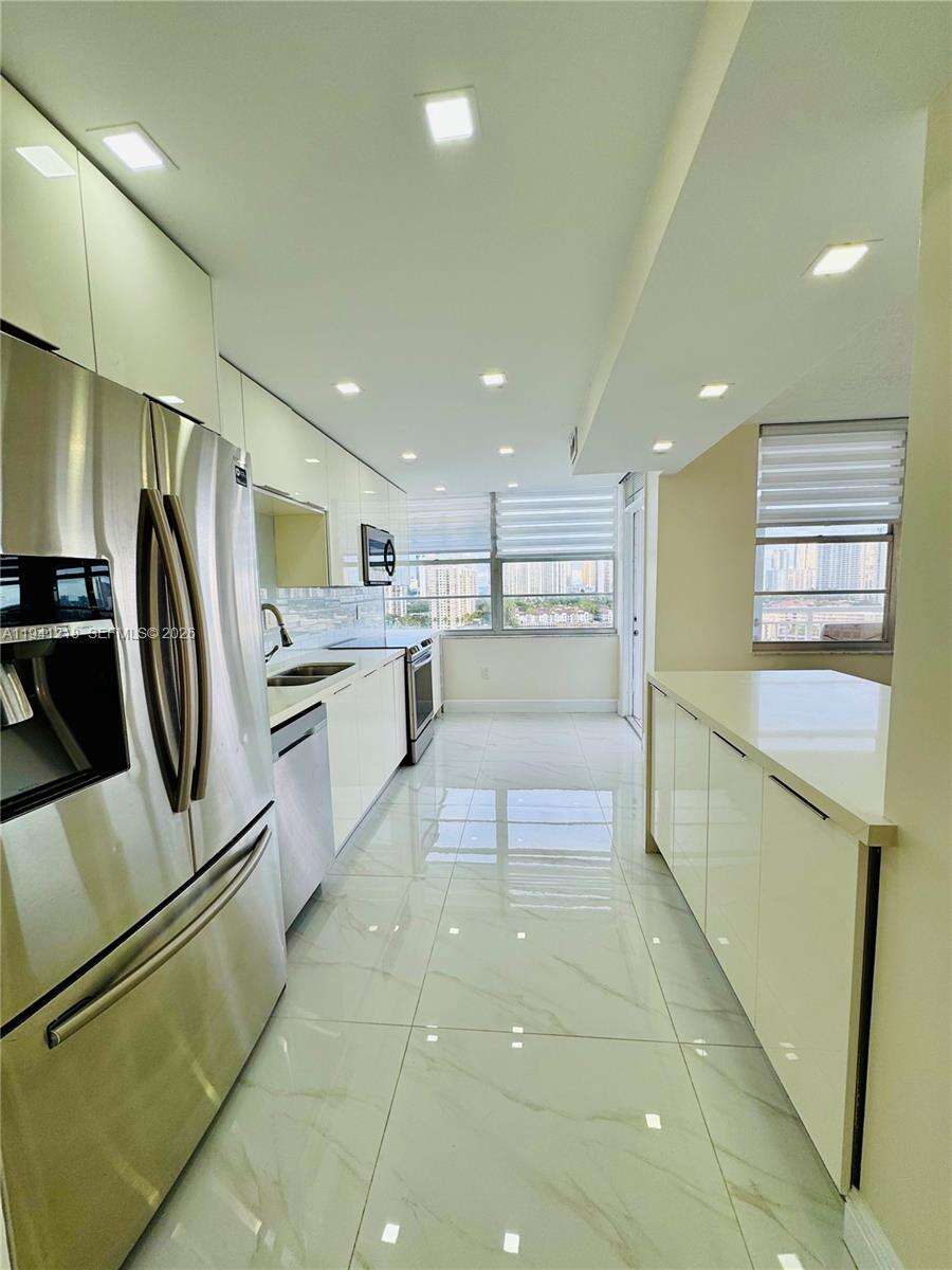 Del Prado at 18041 Biscayne Blvd *boat Slip & Unit*, Aventura, FL 33160 - For Sale photo 2
