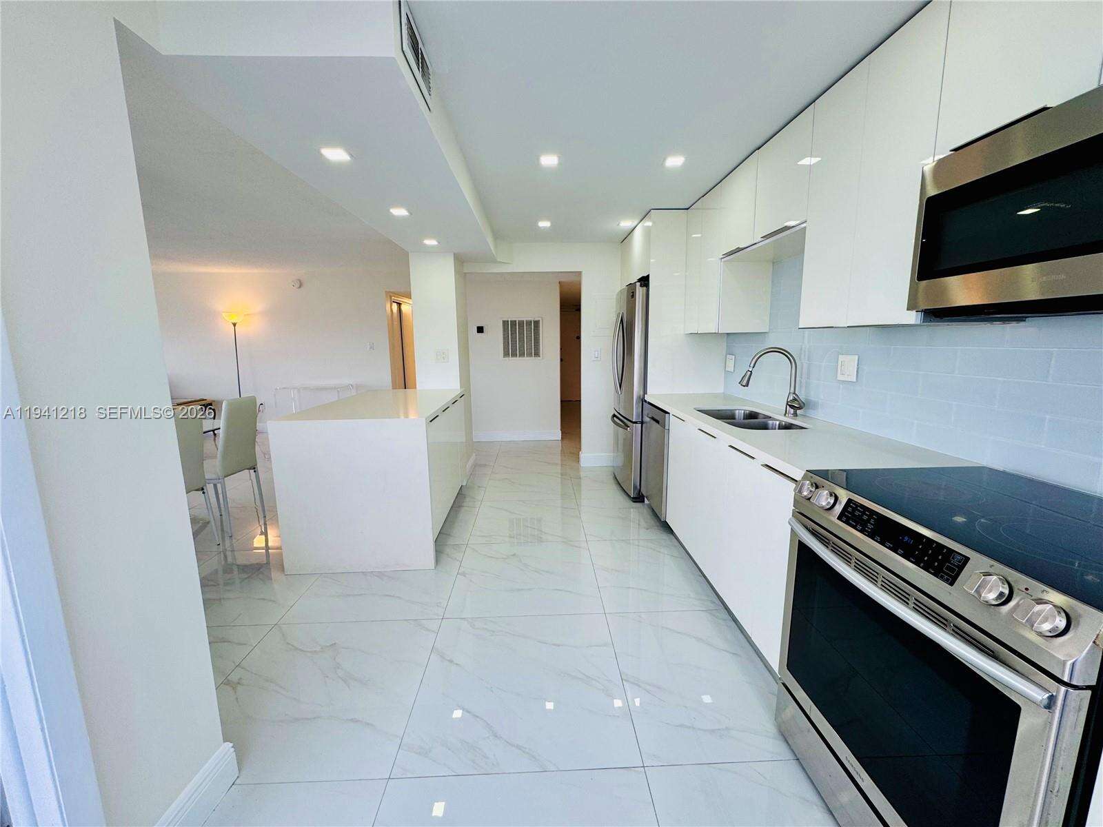 Del Prado at 18041 Biscayne Blvd *boat Slip & Unit*, Aventura, FL 33160 - For Sale photo 12