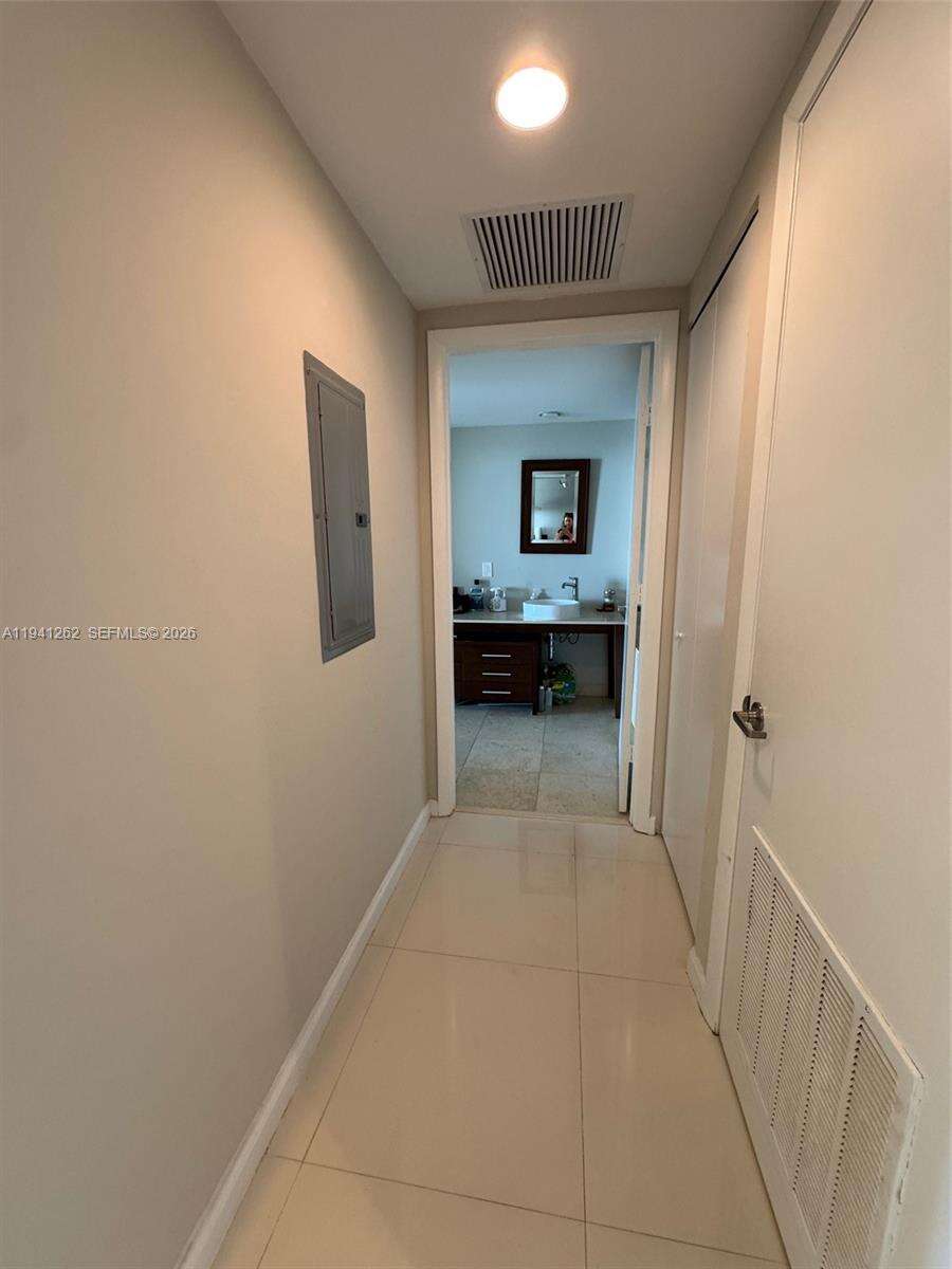 Icon Brickell 2 at 495 Brickell Ave, Miami, FL 33131 - For Sale photo 10