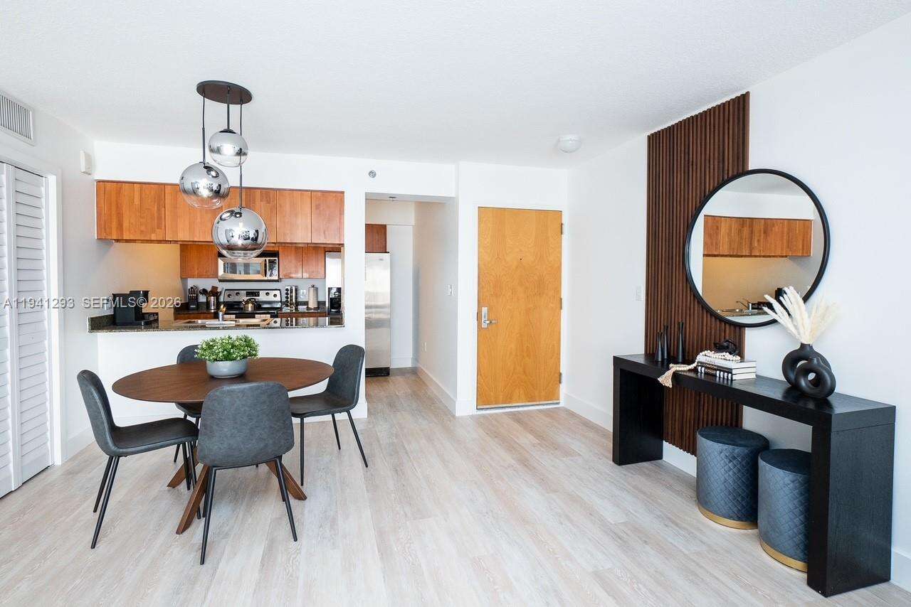 THE CLUB AT BRICKELL BAY PLAZA - 1200 Brickell Bay Dr, Miami, FL 33131 | Picture 4