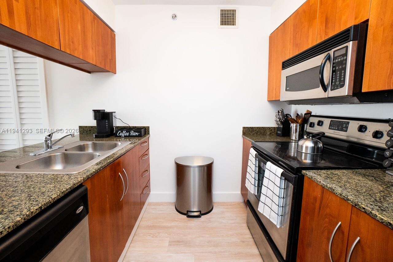 THE CLUB AT BRICKELL BAY PLAZA - 1200 Brickell Bay Dr, Miami, FL 33131 | Picture 5