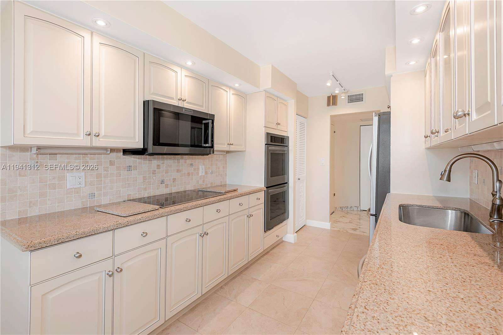 Aquarius at 2751 Ocean Dr, Hollywood, FL 33019 - For Sale photo 11