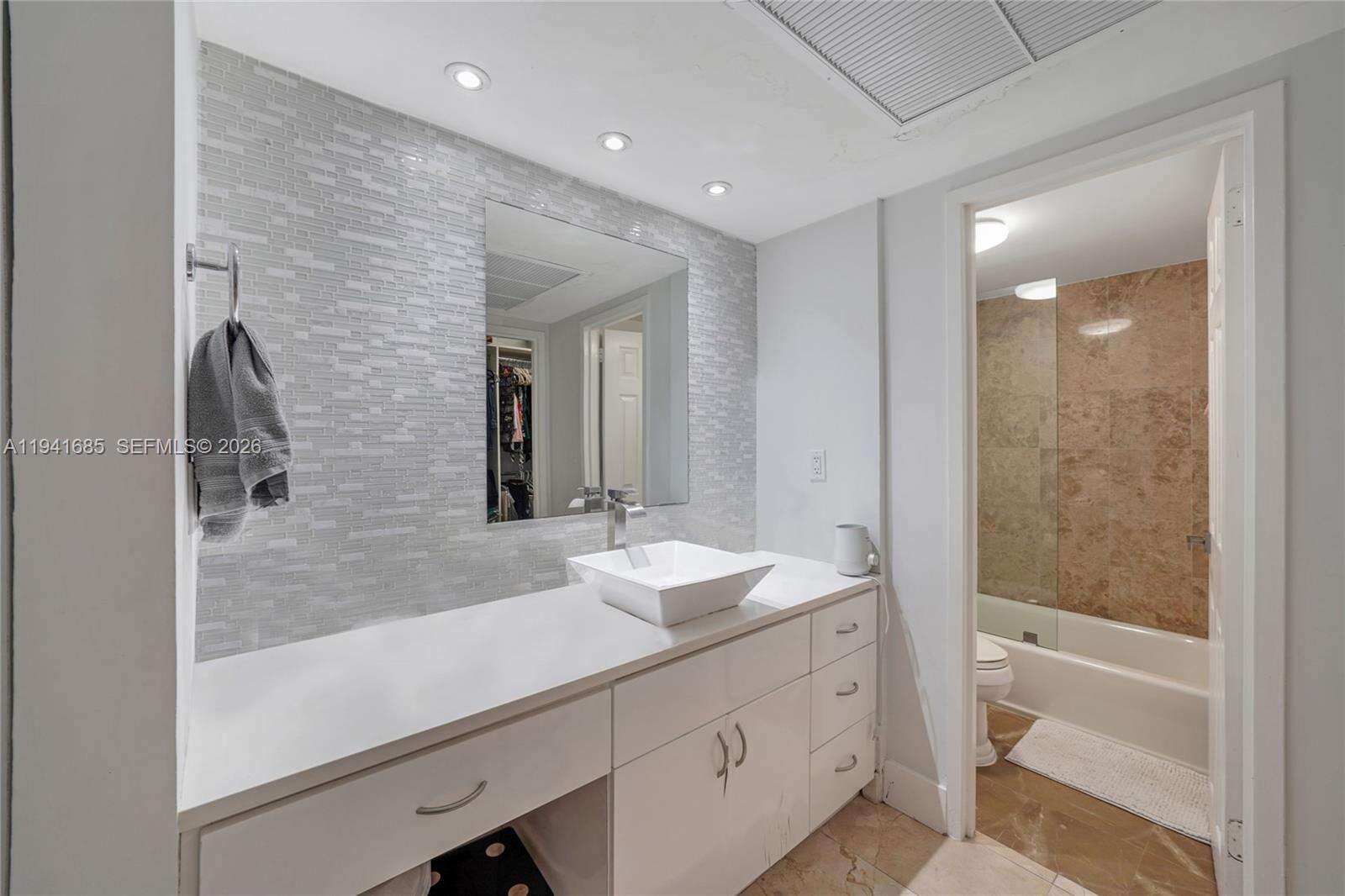 Arlen Beach at 5701 Collins Ave, Miami Beach, FL 33140 - For Sale photo 13