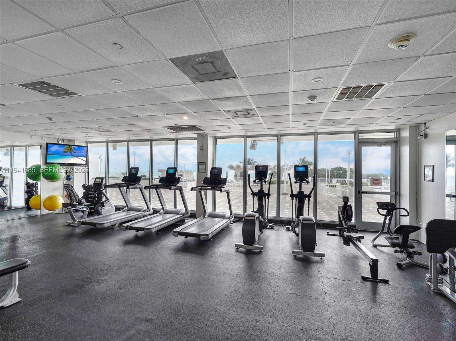 Arlen Beach at 5701 Collins Ave, Miami Beach, FL 33140 - For Sale photo 29