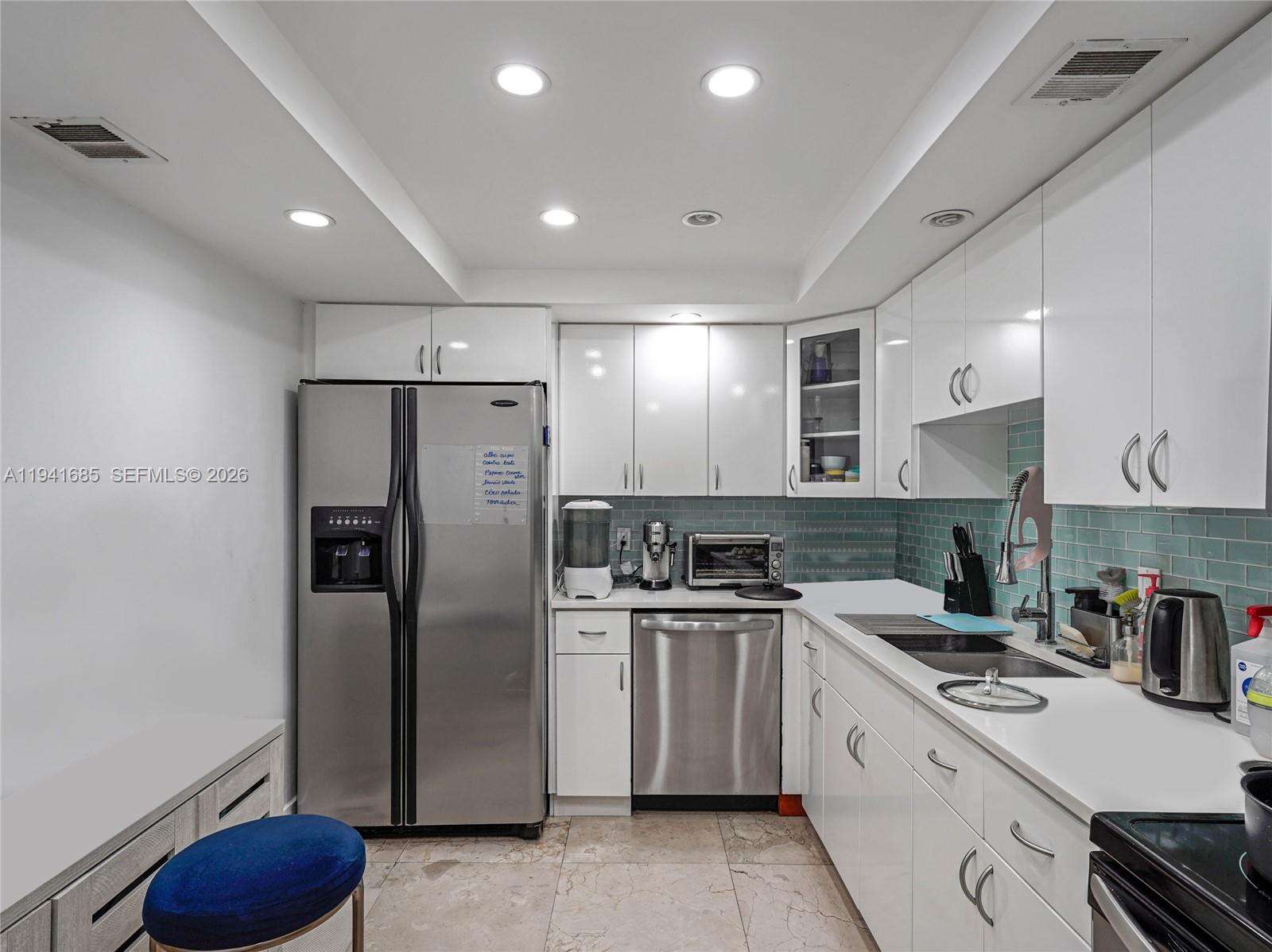 Arlen Beach at 5701 Collins Ave, Miami Beach, FL 33140 - For Sale photo 9