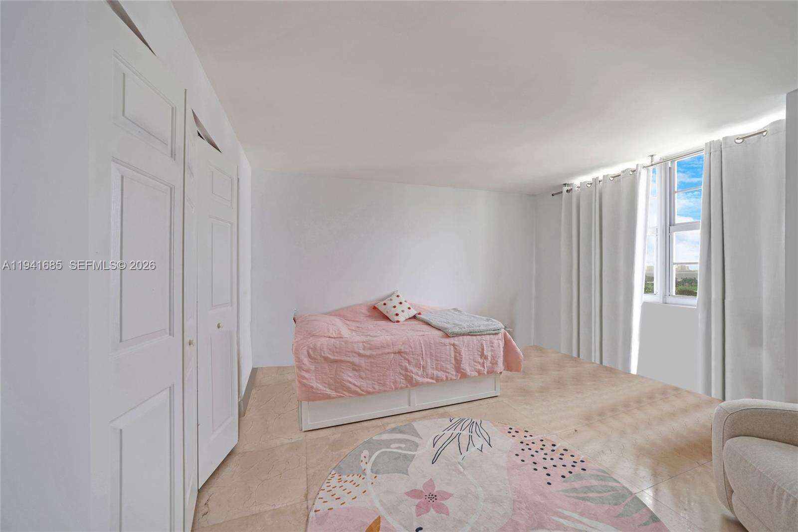 Arlen Beach at 5701 Collins Ave, Miami Beach, FL 33140 - For Sale photo 10