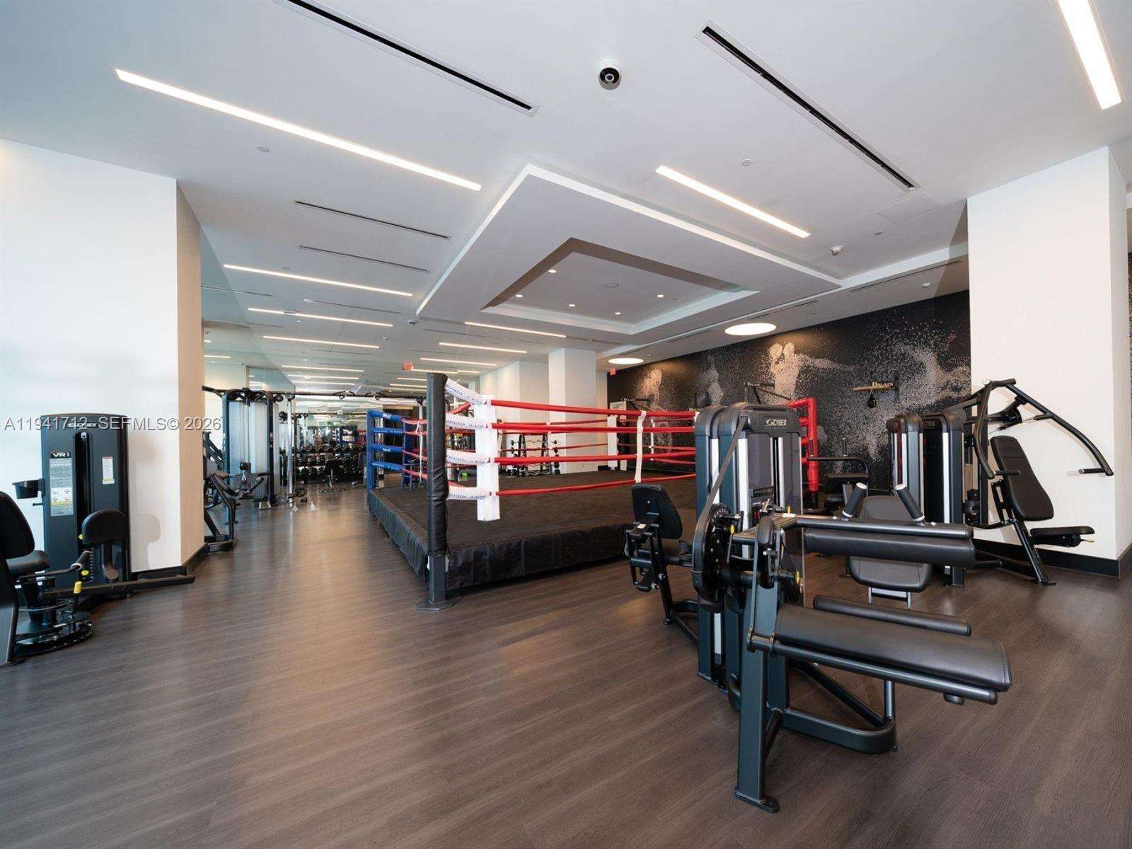 Paramount Miami Worldcenter at 851 1 Ave, Miami, FL 33132 - For Sale photo 27