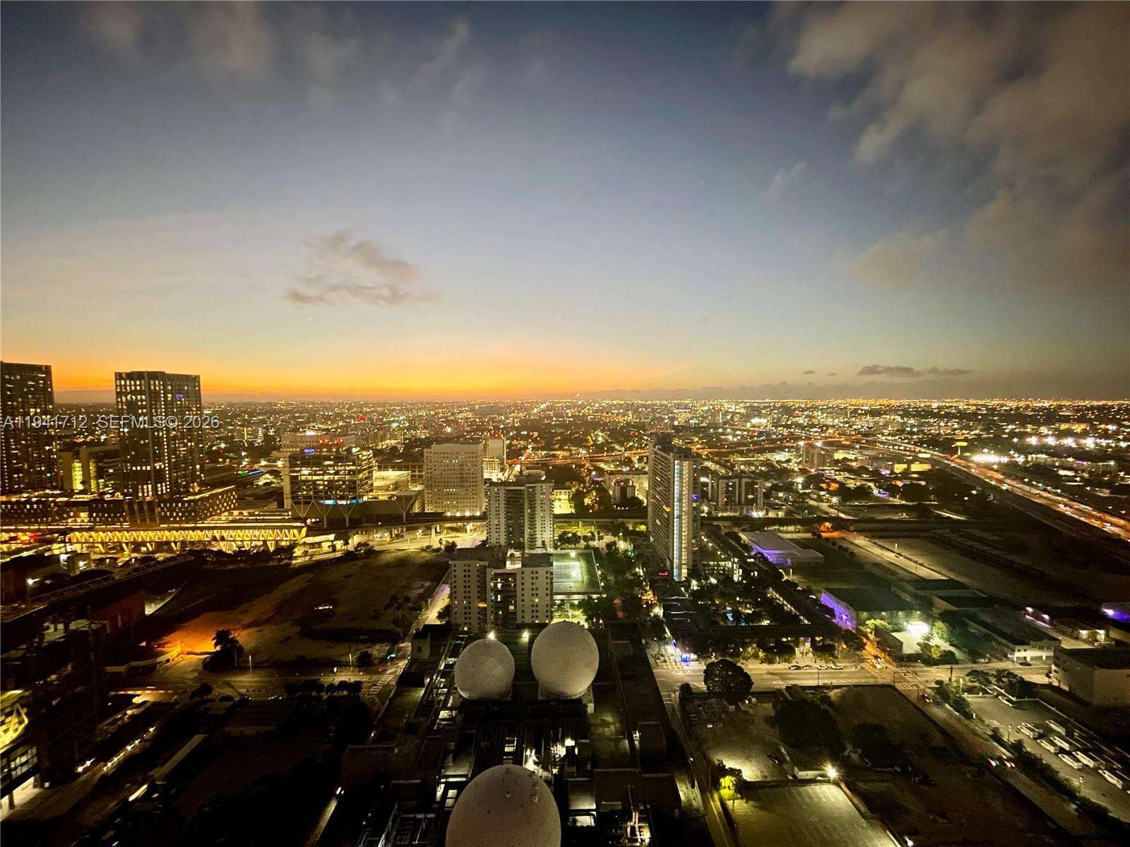 Paramount Miami Worldcenter at 851 1 Ave, Miami, FL 33132 - For Sale photo 66