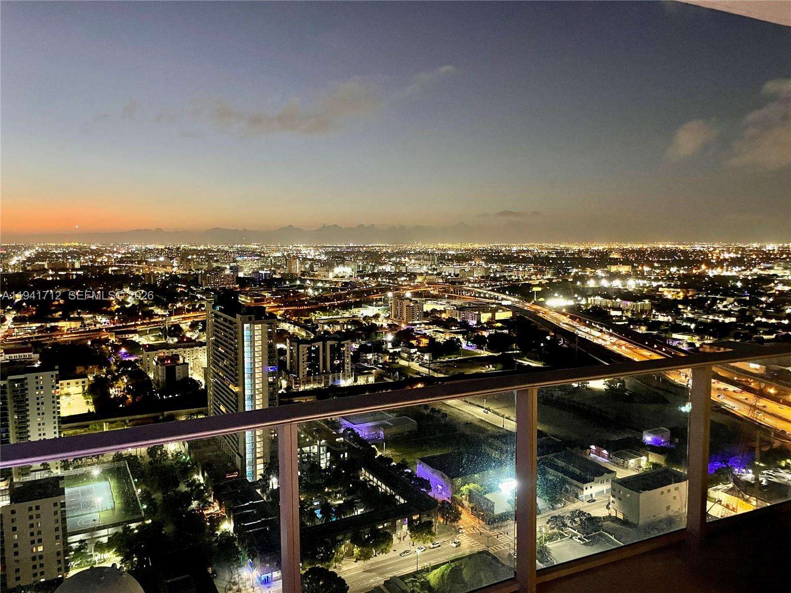 Paramount Miami Worldcenter at 851 1 Ave, Miami, FL 33132 - For Sale photo 68