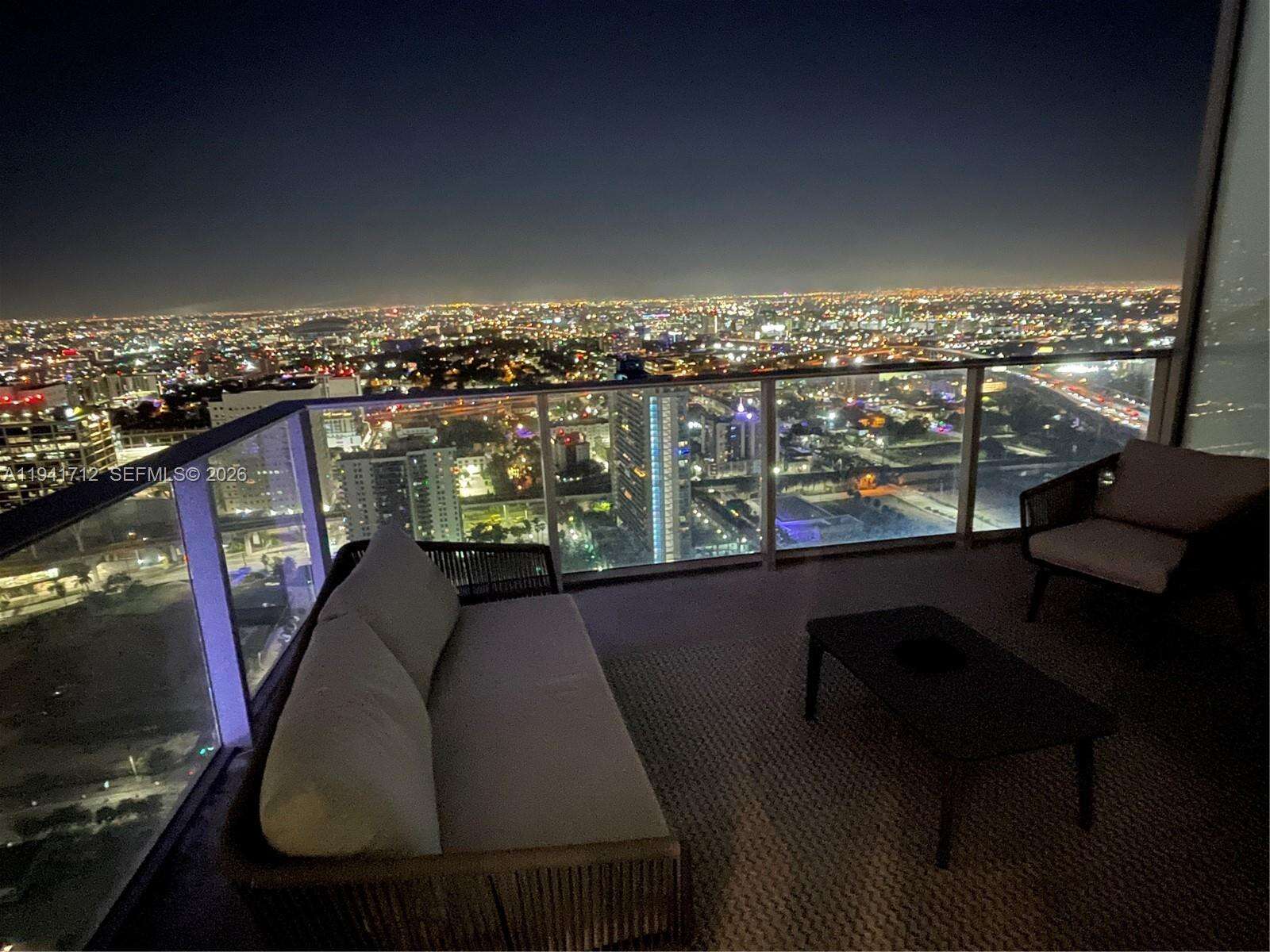 Paramount Miami Worldcenter at 851 1 Ave, Miami, FL 33132 - For Sale photo 70