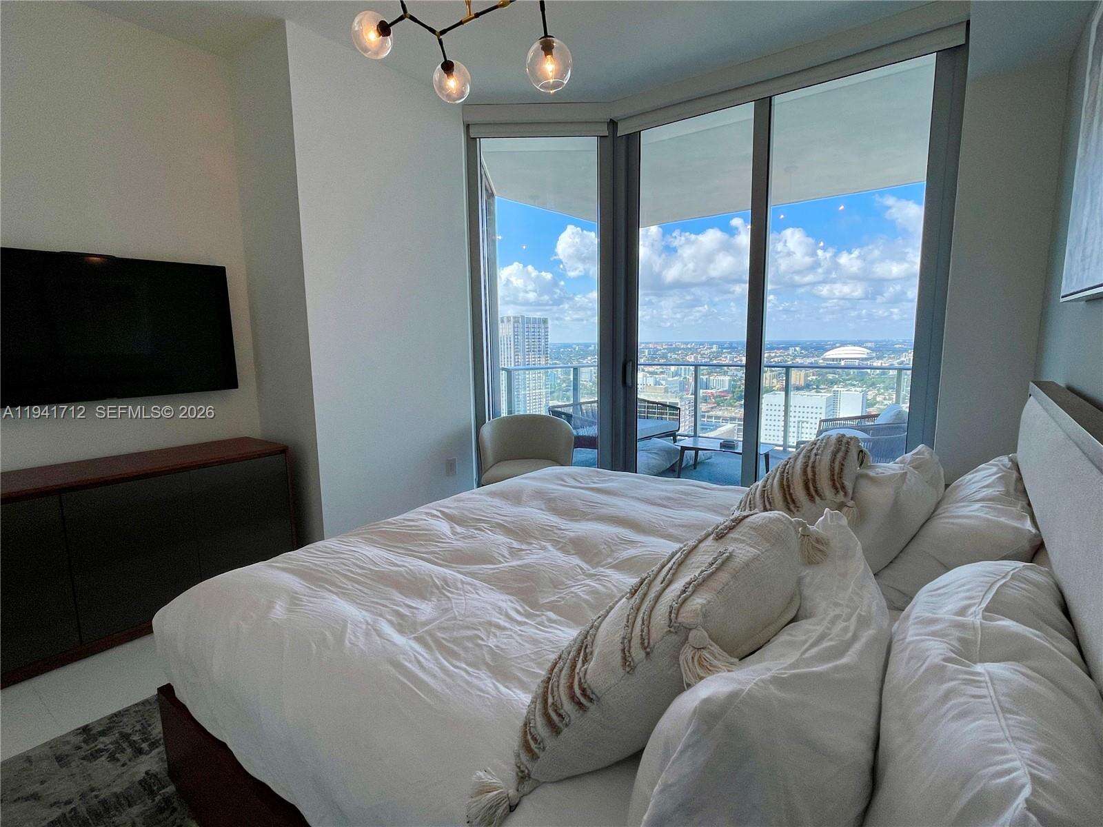 Paramount Miami Worldcenter at 851 1 Ave, Miami, FL 33132 - For Sale photo 10