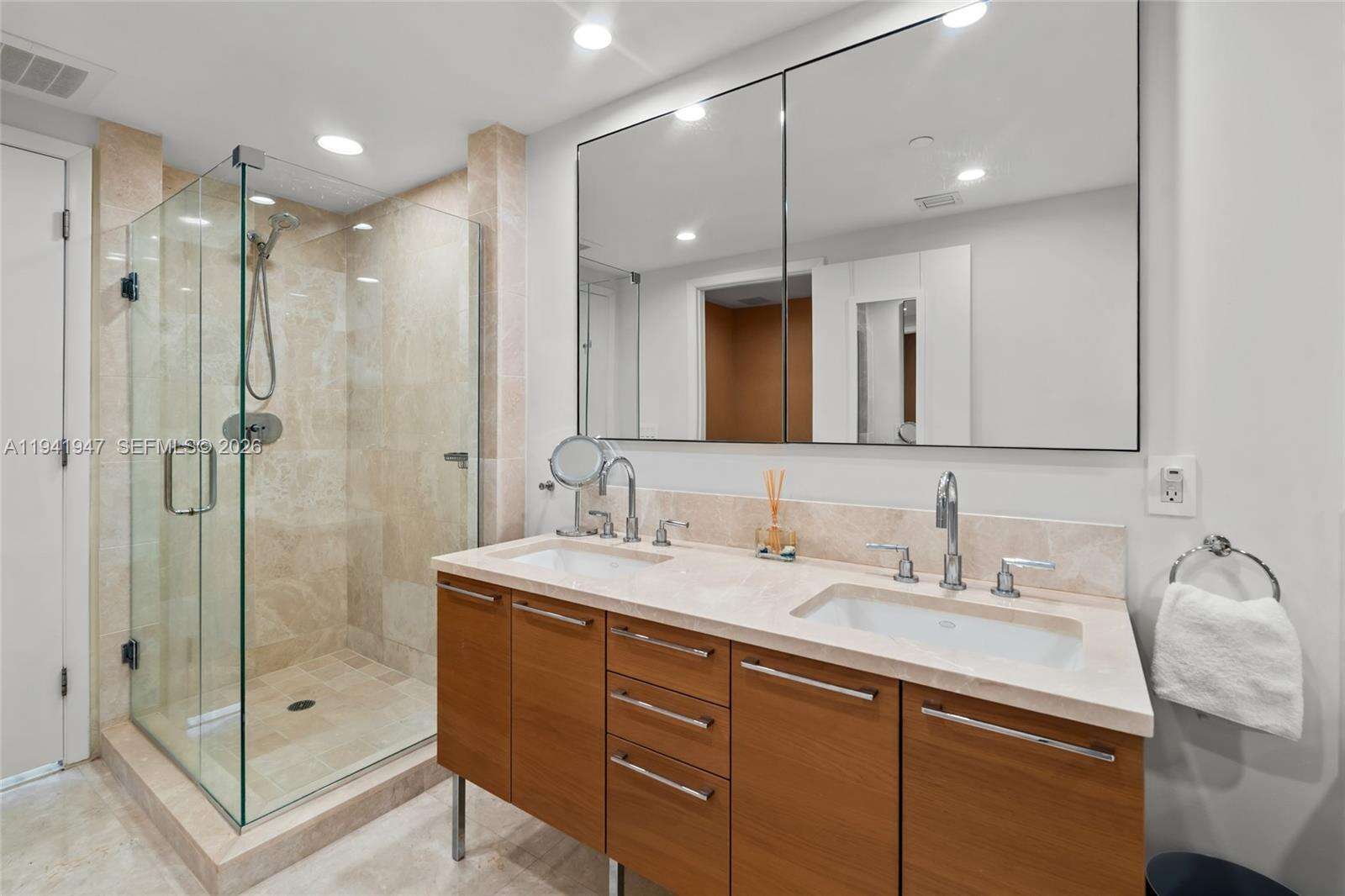 JADE BEACH - 17001 Collins Ave, Sunny Isles Beach, FL 33160 | Picture 16