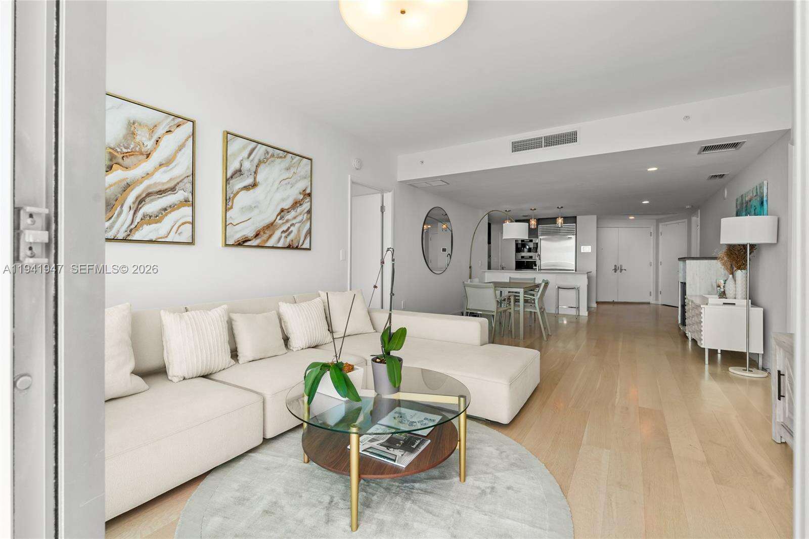 JADE BEACH - 17001 Collins Ave, Sunny Isles Beach, FL 33160 | Picture 3