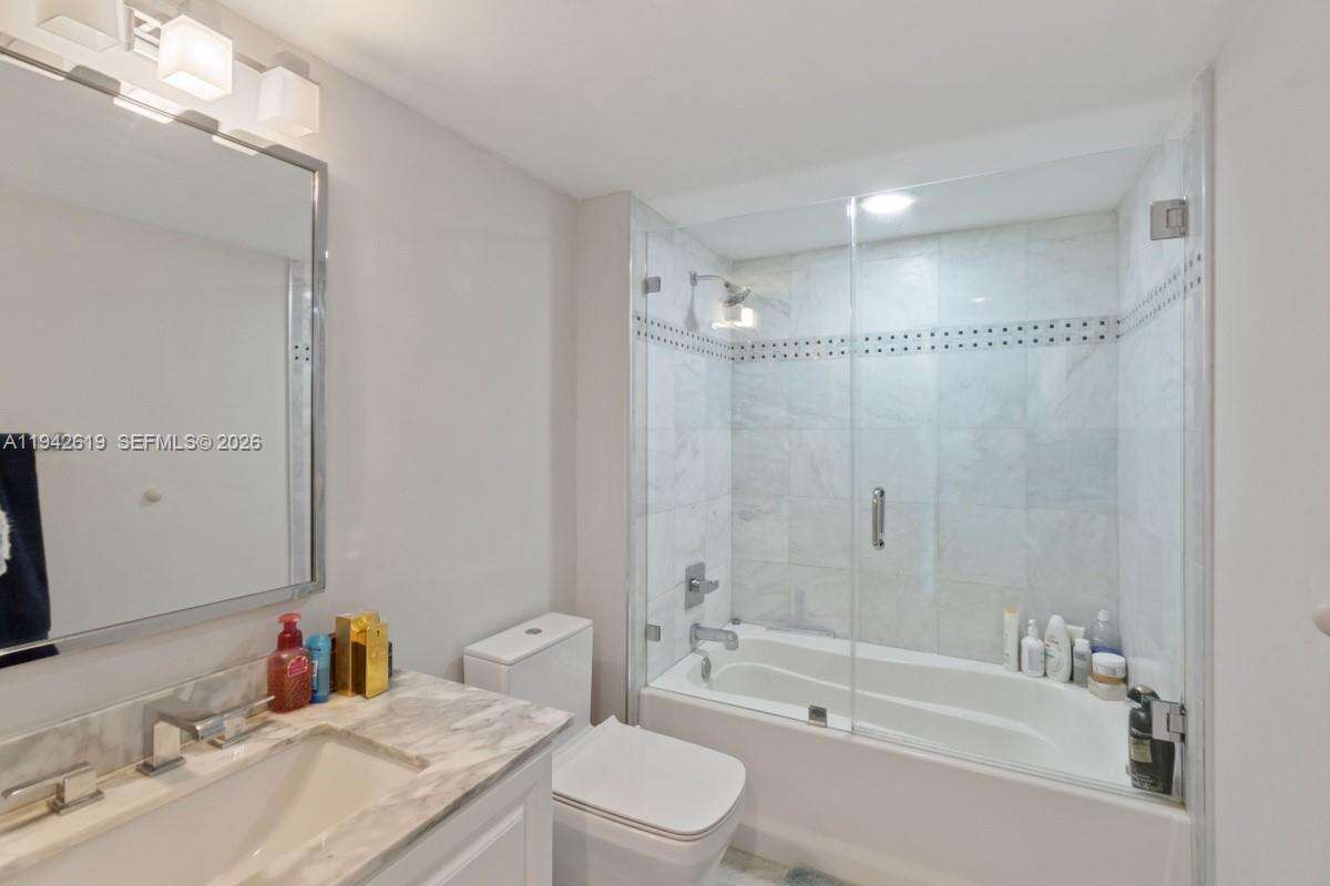 Yacht Club At Portofino at 90 Alton Rd, Miami Beach, FL 33139 - For Sale photo 4