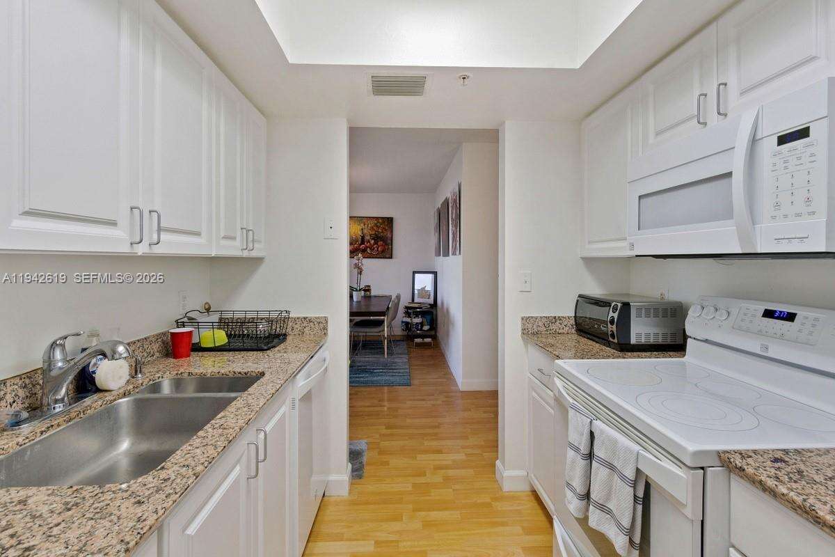 Yacht Club At Portofino at 90 Alton Rd, Miami Beach, FL 33139 - For Sale photo 7