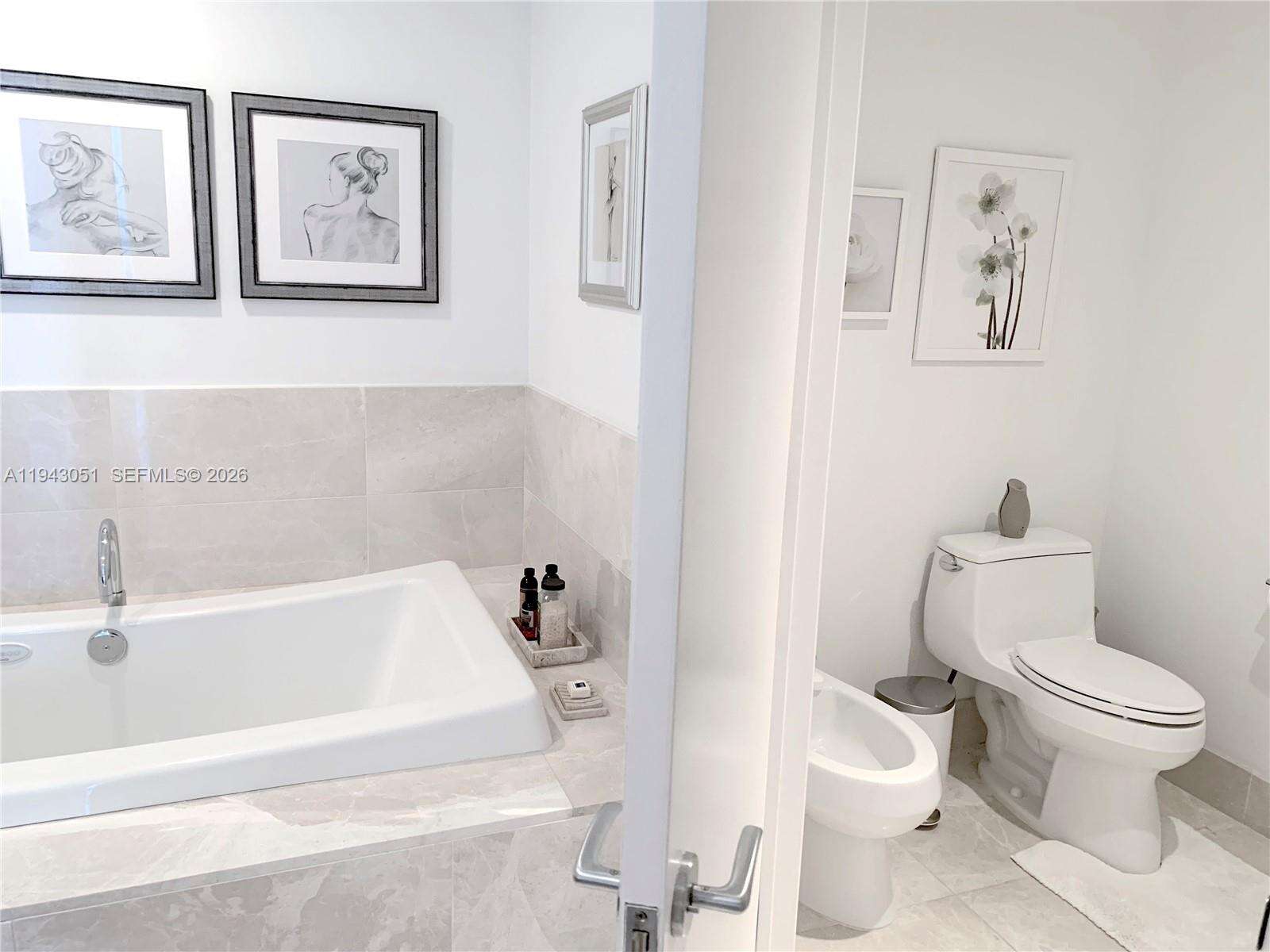 JADE BEACH - 17001 Collins Ave, Sunny Isles Beach, FL 33160 | Picture 12