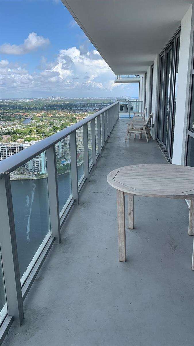 Hyde Beach House at 4010 Ocean Dr, Hollywood, FL 33019 - For Sale photo 3