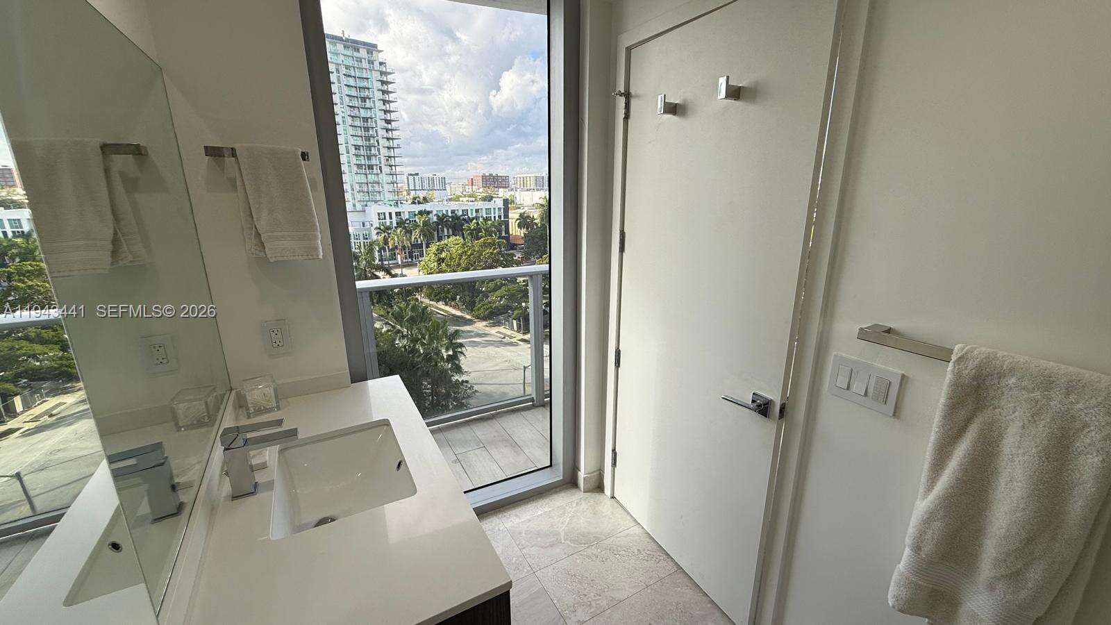 ARIA ON THE BAY - 488 18 St, Miami, FL 33132 | Picture 2