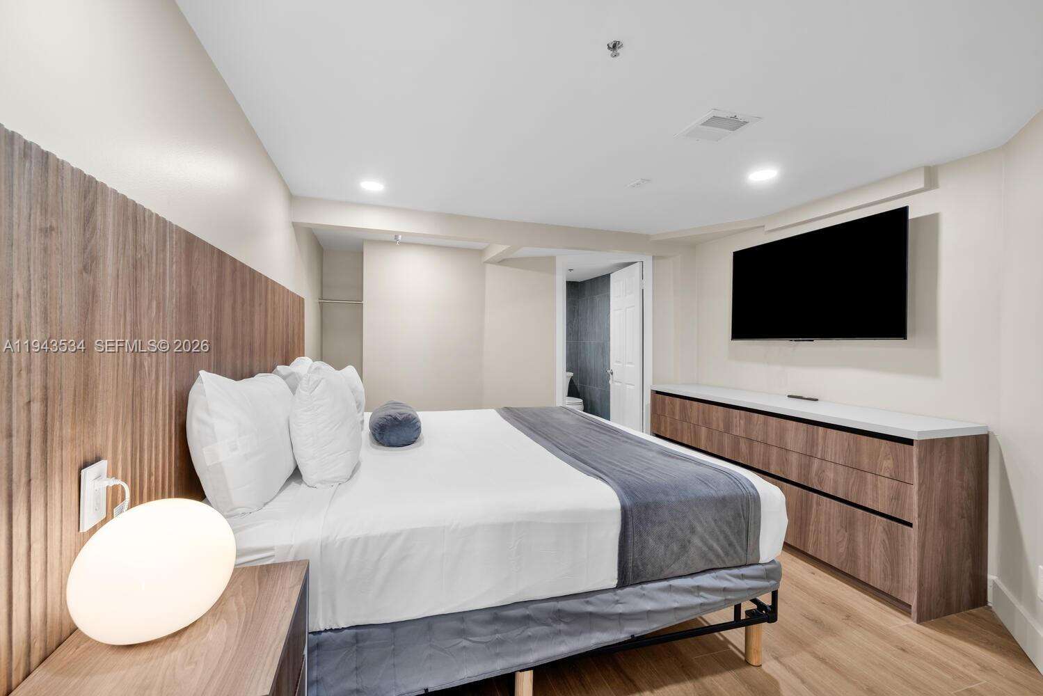 CASTLE BEACH CLUB - 5445 Collins Ave, Miami Beach, FL 33140 | Picture 14