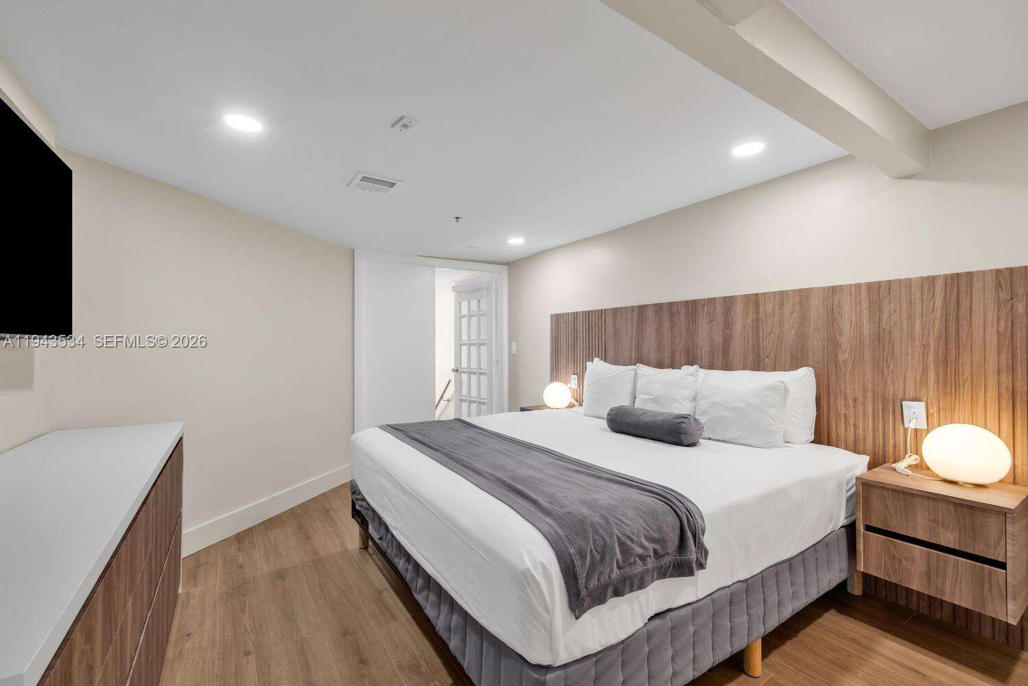 CASTLE BEACH CLUB - 5445 Collins Ave, Miami Beach, FL 33140 | Picture 15